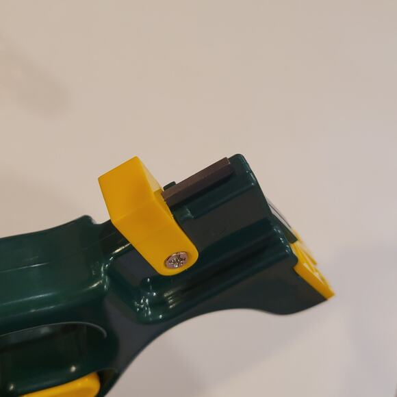 SOL INGE Multi-Blade Knife & Tool Sharpener Green & Yellow - Picture 8 of 10